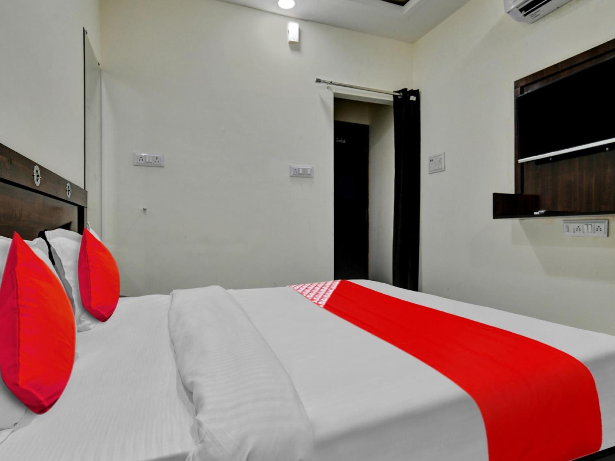 Oyo Hotel Dr Greens Indore Esterno foto