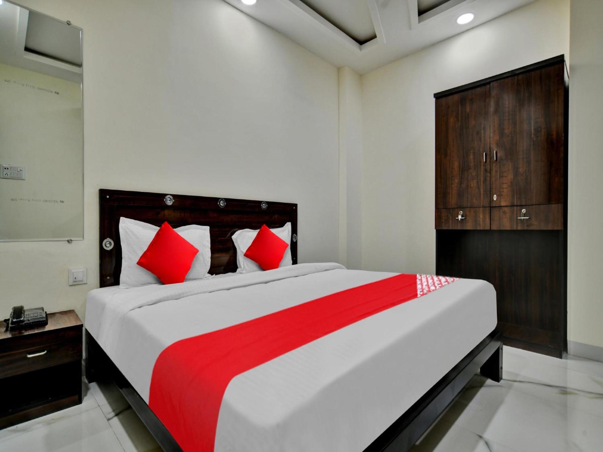 Oyo Hotel Dr Greens Indore Esterno foto