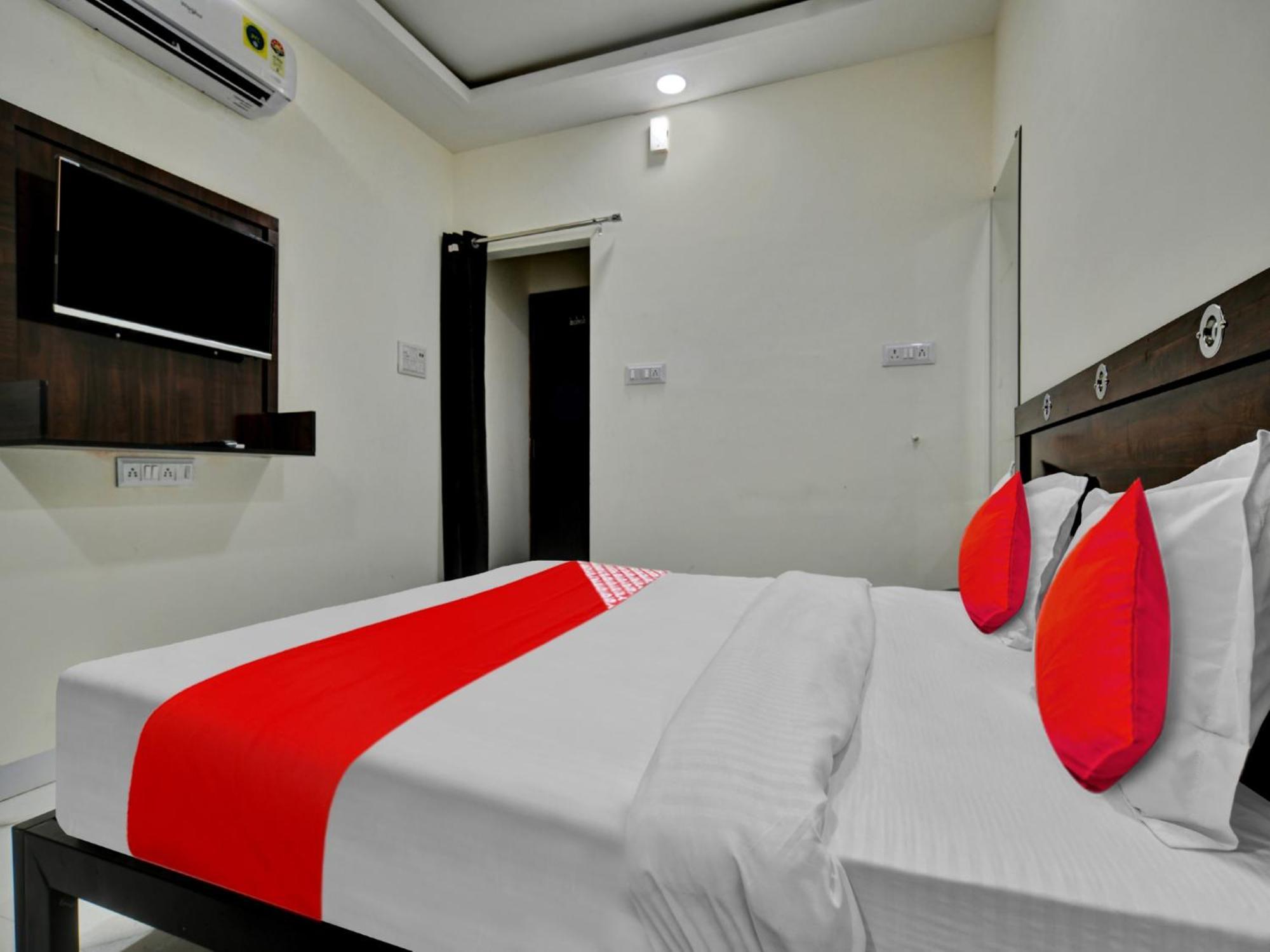 Oyo Hotel Dr Greens Indore Esterno foto