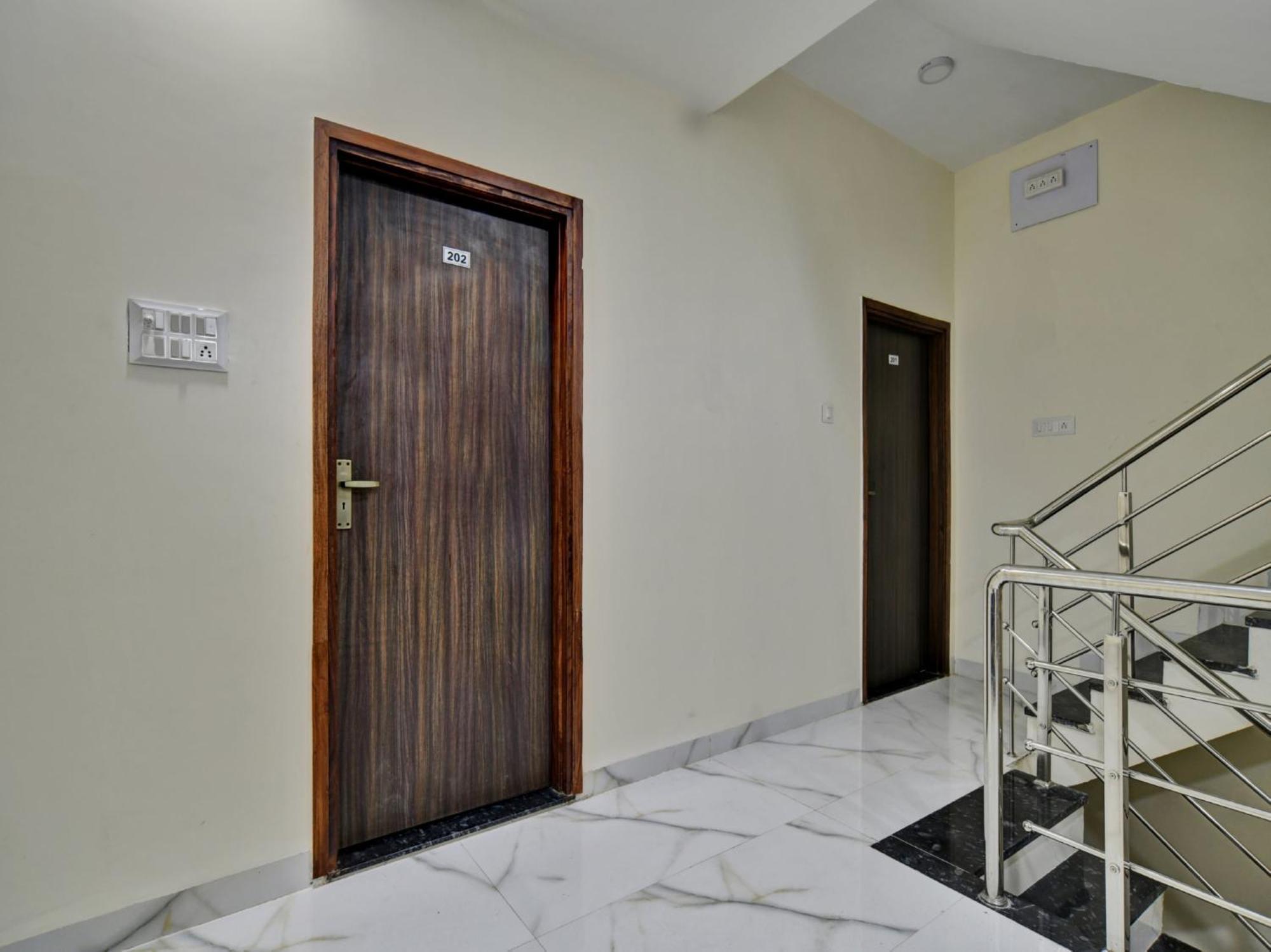 Oyo Hotel Dr Greens Indore Esterno foto